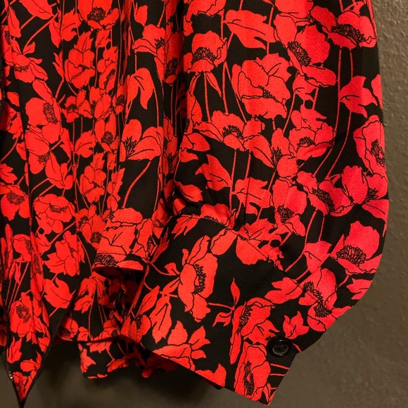 Who What Wear Red Floral Tie-neck Blouse - Picture 2 of 6